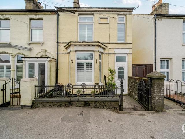 3 bedroom end of terrace house for sale