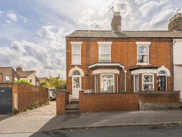 3 bedroom end of terrace house for sale