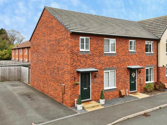 3 bedroom end of terrace house for sale