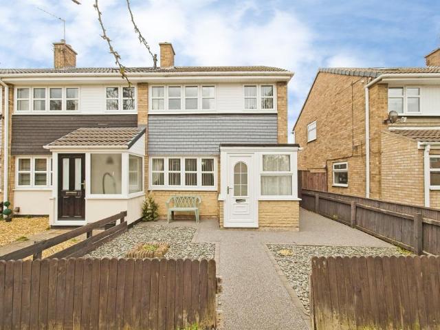 3 bedroom end of terrace house for sale