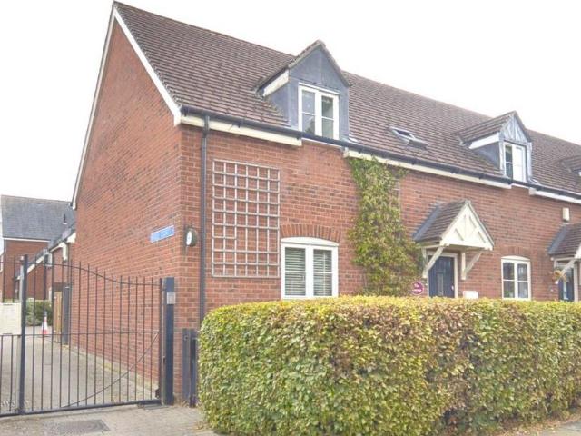 3 bedroom end of terrace house for sale