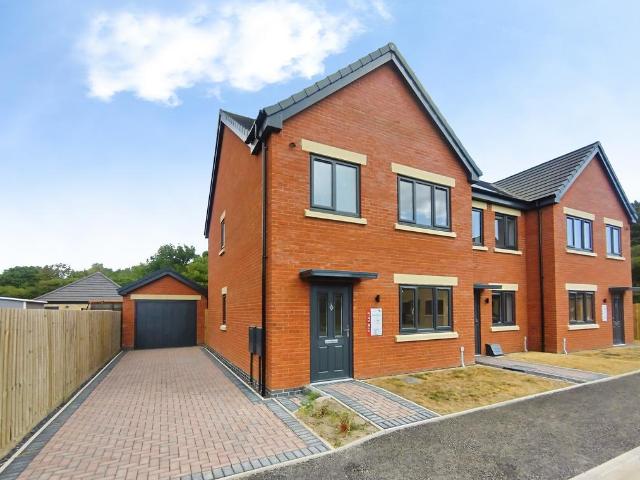 3 bedroom end of terrace house for sale
