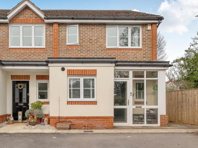 3 bedroom end of terrace house for sale
