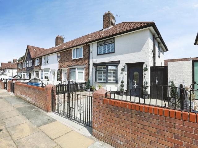 3 bedroom end of terrace house for sale
