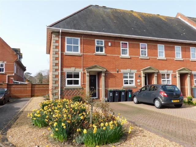 3 bedroom end of terrace house for sale