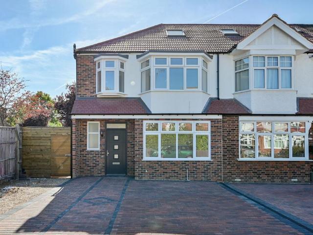3 bedroom end of terrace house for sale