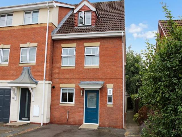 3 bedroom end of terrace house for sale