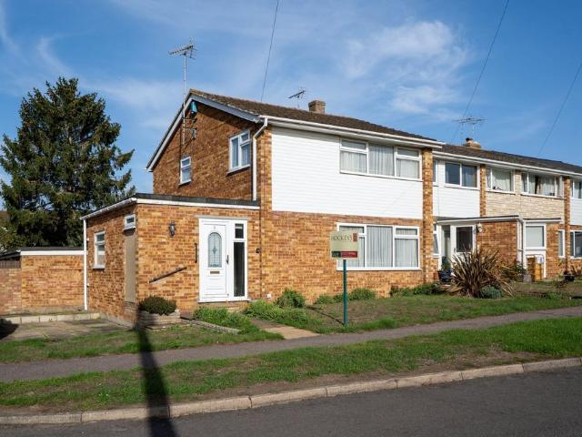3 bedroom end of terrace house for sale