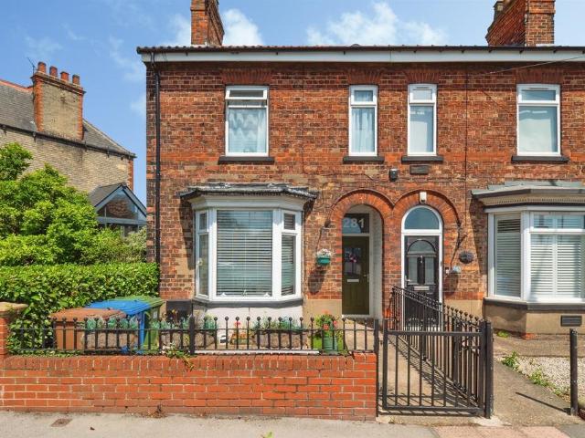 3 bedroom end of terrace house for sale