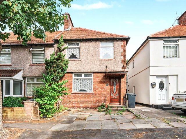 3 bedroom end of terrace house for sale