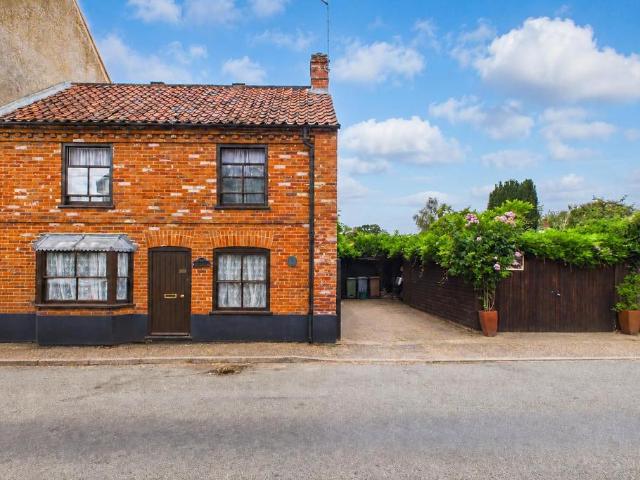 3 bedroom end of terrace house for sale