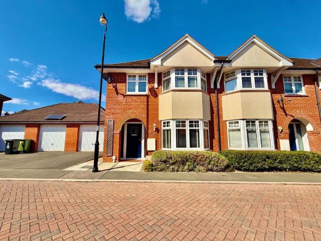 3 bedroom end of terrace house for sale