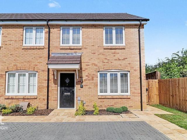 3 bedroom end of terrace house for sale