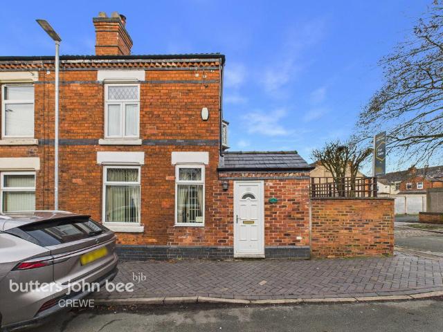3 bedroom end of terrace house for sale