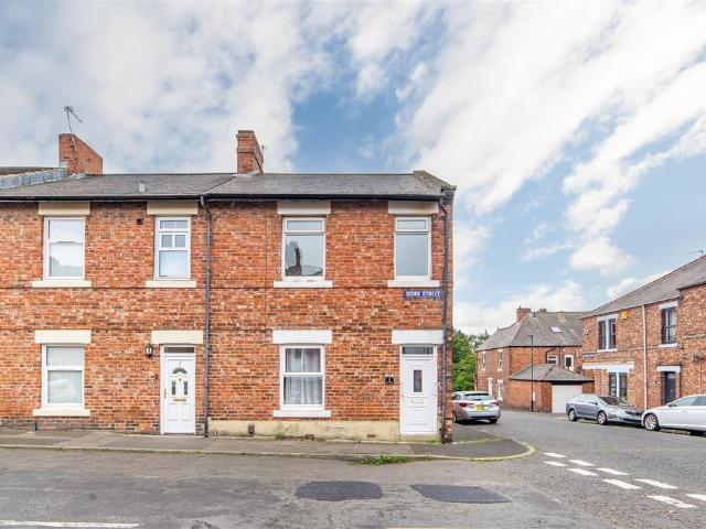 3 bedroom end of terrace house for sale