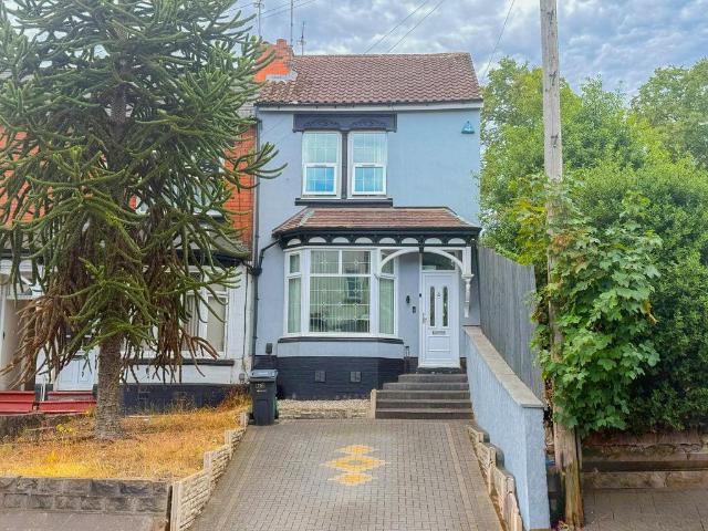 3 bedroom end of terrace house for sale