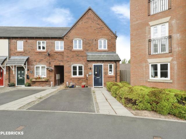 3 bedroom end of terrace house for sale