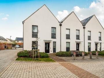 3 bedroom end of terrace house for sale