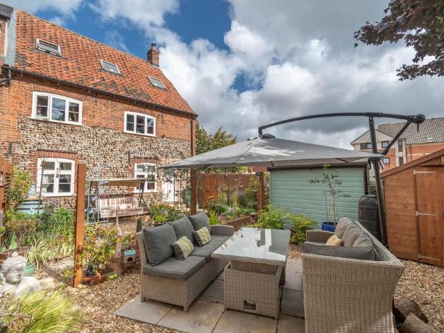 3 bedroom end of terrace house for sale