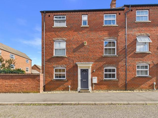 3 bedroom end of terrace house for sale