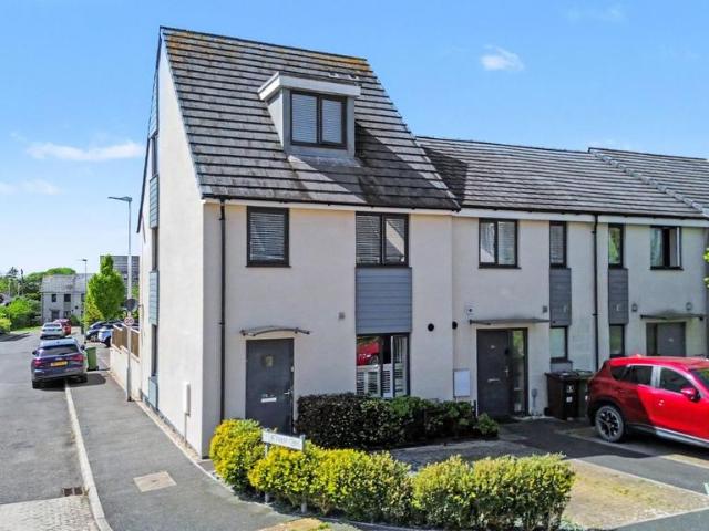 3 bedroom end of terrace house for sale