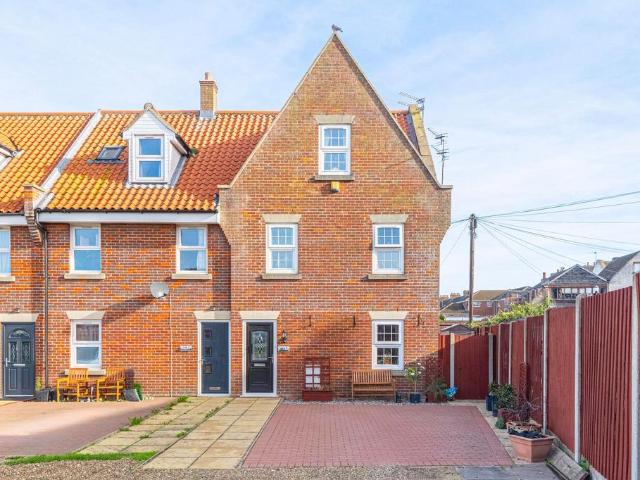 3 bedroom end of terrace house for sale