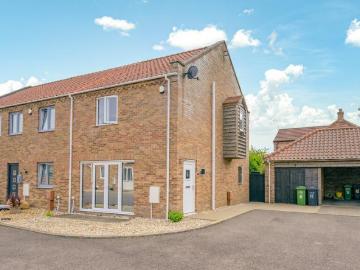 3 bedroom end of terrace house for sale