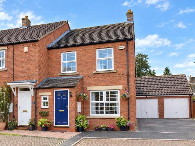 3 bedroom end of terrace house for sale