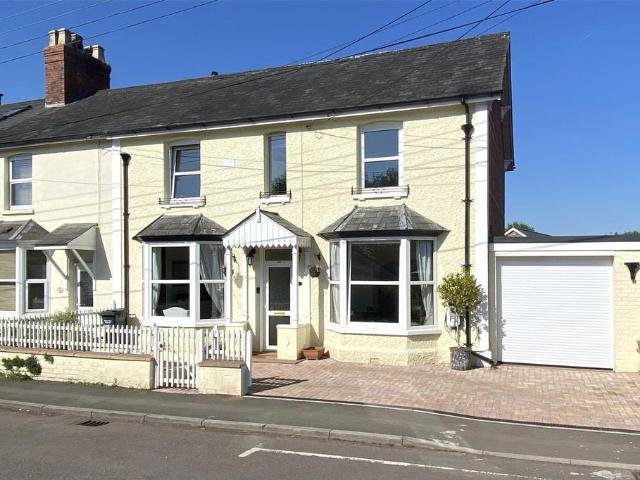 3 bedroom end of terrace house for sale