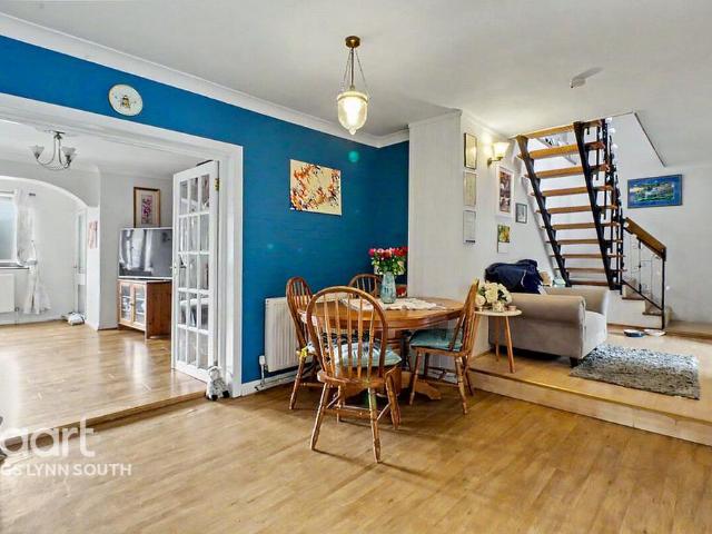 3 bedroom end of terrace house for sale