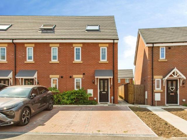 3 bedroom end of terrace house for sale
