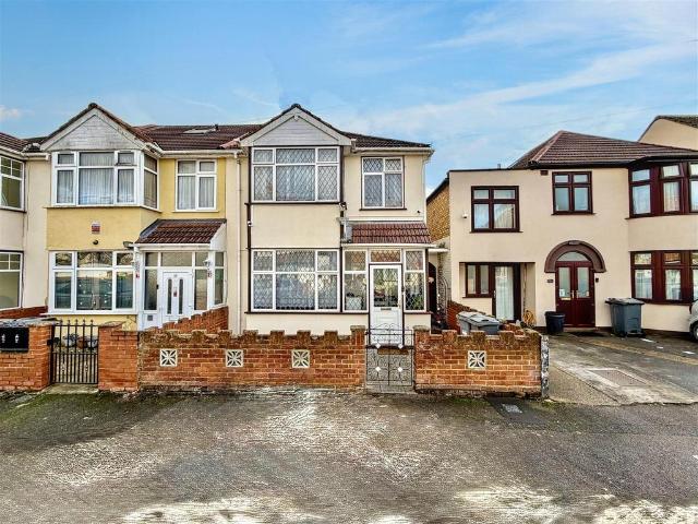 3 bedroom end of terrace house for sale