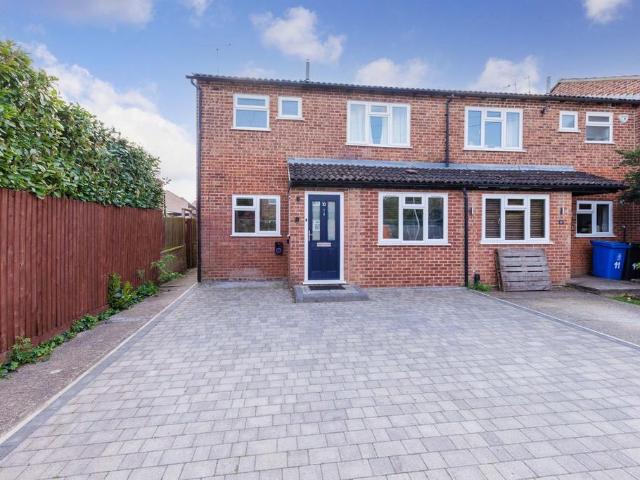 3 bedroom end of terrace house for sale