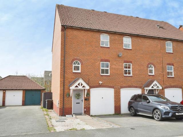 3 bedroom end of terrace house for sale