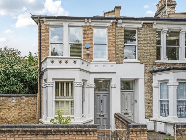 3 bedroom end of terrace house for sale