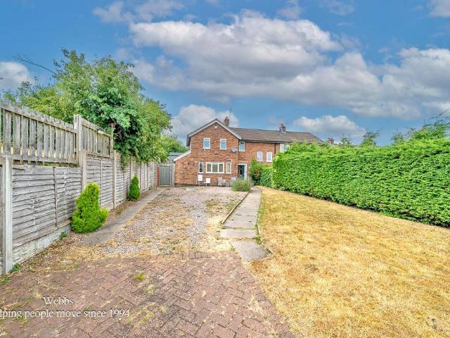 3 bedroom end of terrace house for sale