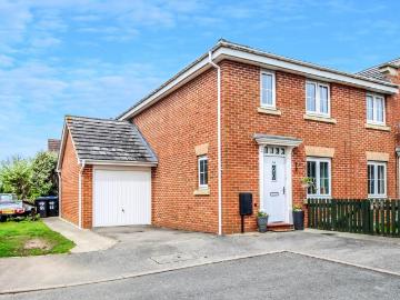 3 bedroom end of terrace house for sale