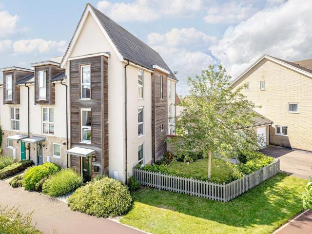 3 bedroom end of terrace house for sale