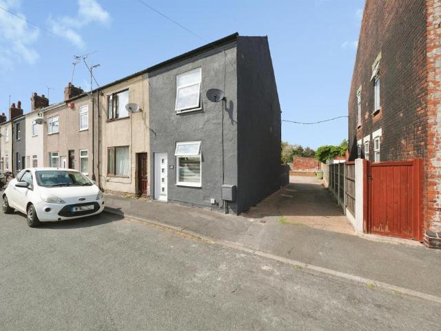 3 bedroom end of terrace house for sale