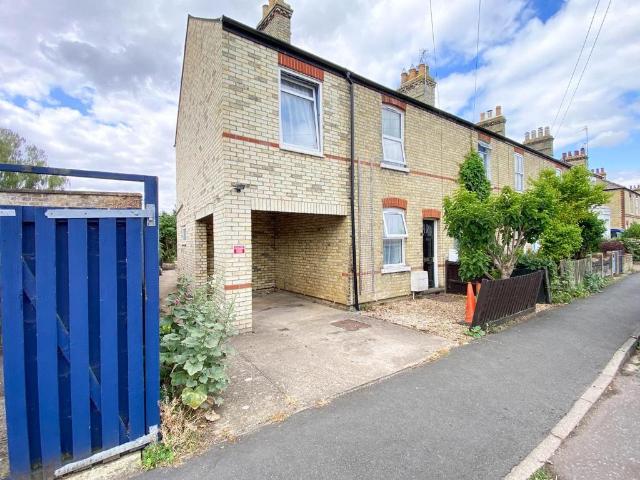 3 bedroom end of terrace house for sale