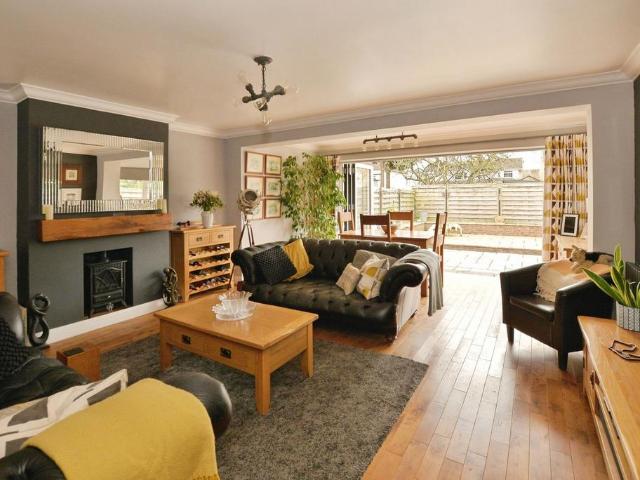 3 bedroom end of terrace house for sale