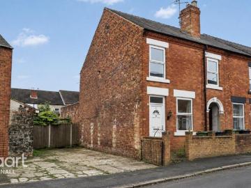 4 bedroom end of terrace house for sale