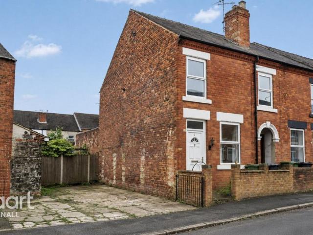 4 bedroom end of terrace house for sale