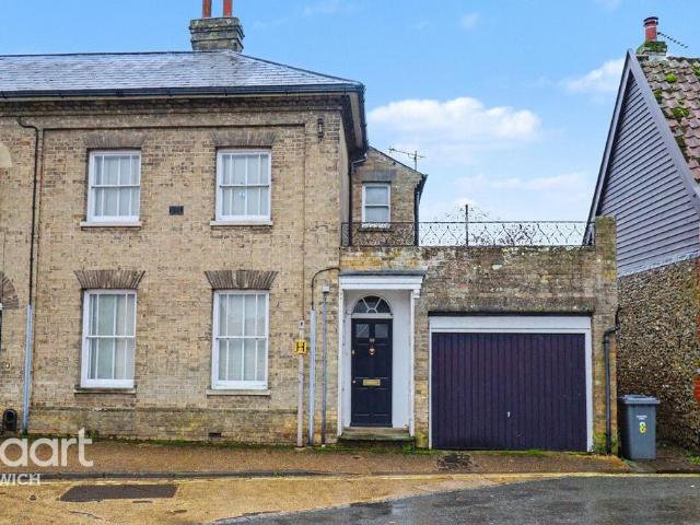 3 bedroom end of terrace house for sale
