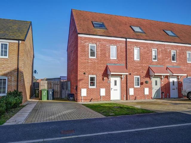 3 bedroom end of terrace house for sale