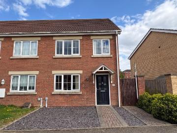 3 bedroom end of terrace house for sale