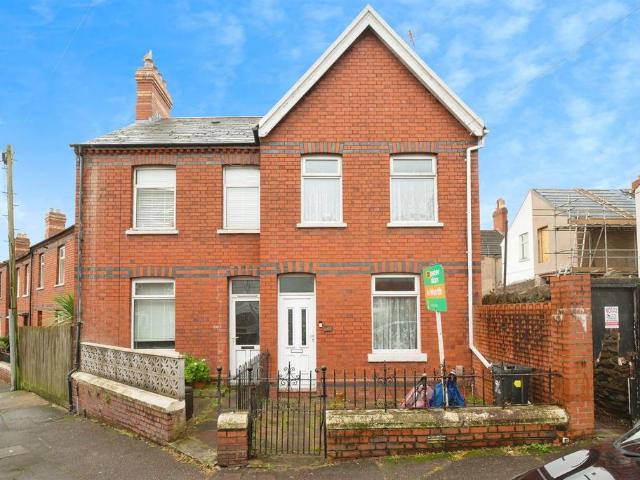 3 bedroom end of terrace house for sale