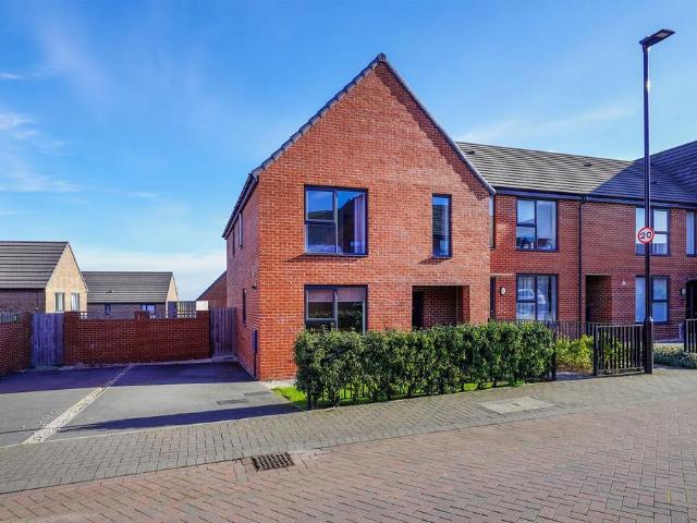 3 bedroom end of terrace house for sale