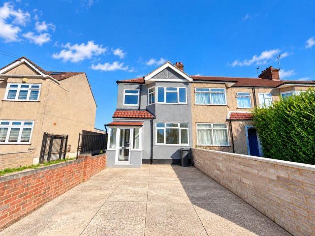 3 bedroom end of terrace house for sale