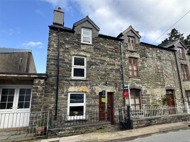 3 bedroom end of terrace house for sale